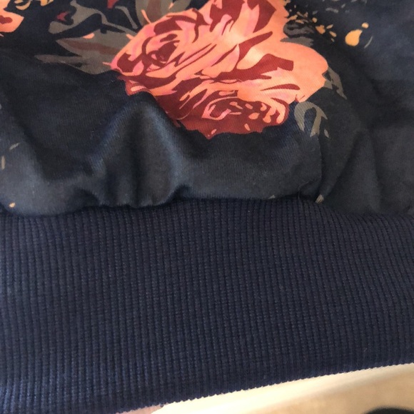 BLOOMCHIC NAVY BLUE FLORAL SWEATSHIRT NWT SIZE 18-20 - Picture 6 of 10